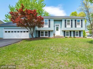 518 Merlins Ln, Herndon, VA 20170