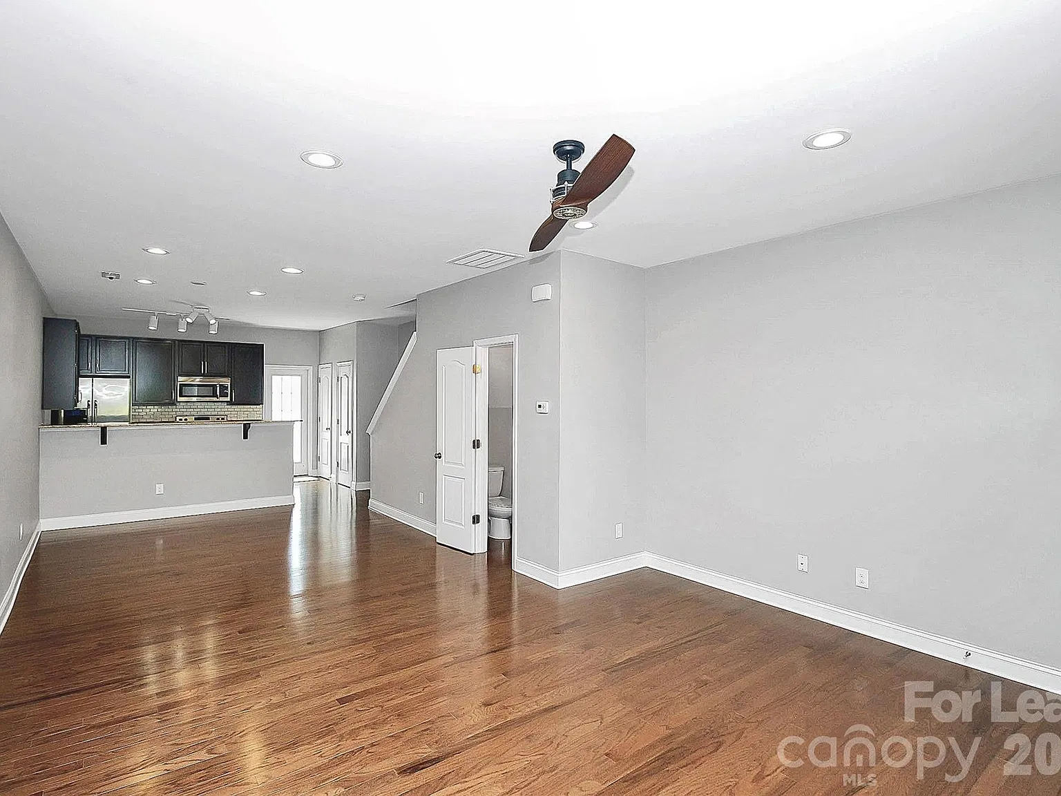 2 bed, 2.5 bath, 1292 sqft, $1,800 — Photo 3