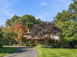 692 Wolf Swamp Rd, Longmeadow, MA 01106
