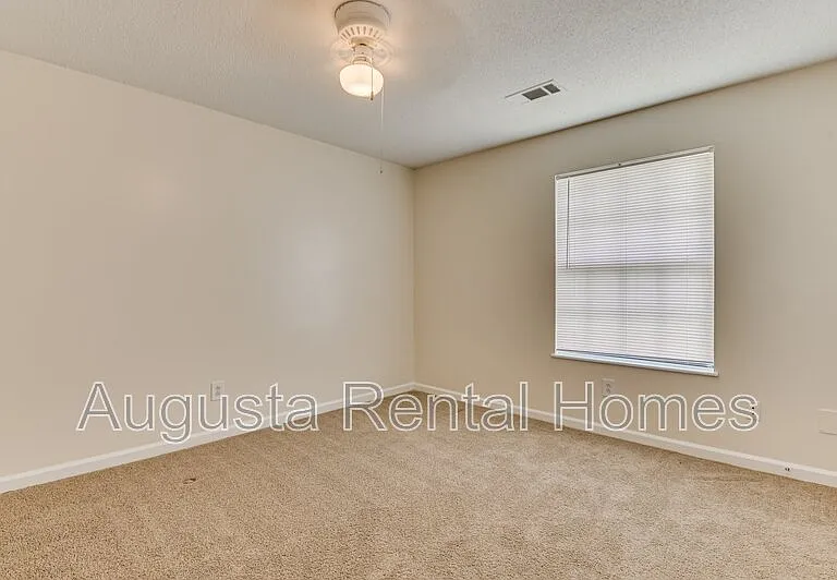 104 Canary St — Photo 7
