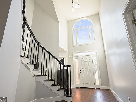 5th image of 2102 Kendall Close NW