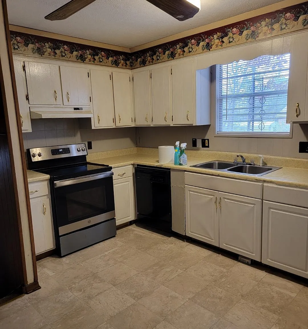 3 bed, 2.0 bath, 1400 sqft, $1,350 — Photo 4