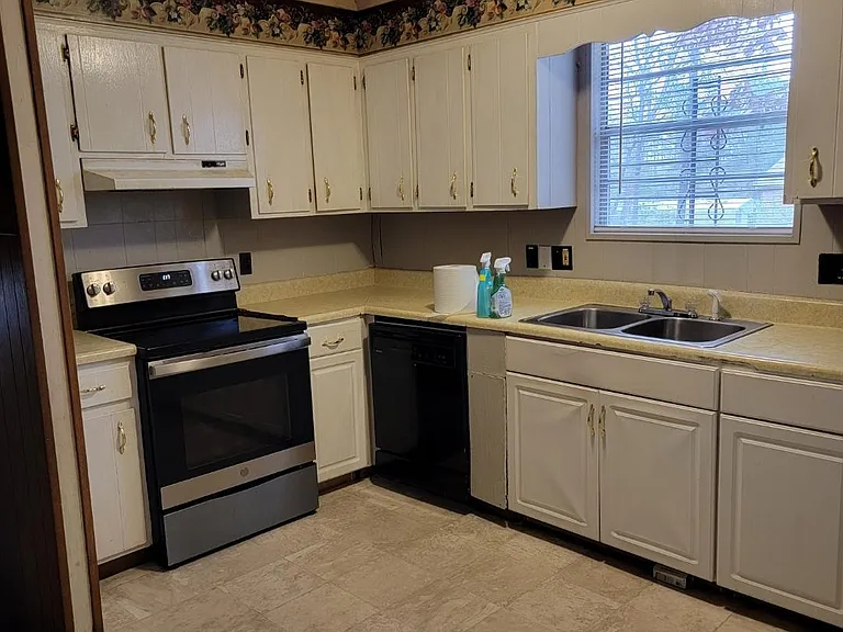 2531 Crosscreek Rd — Photo 4