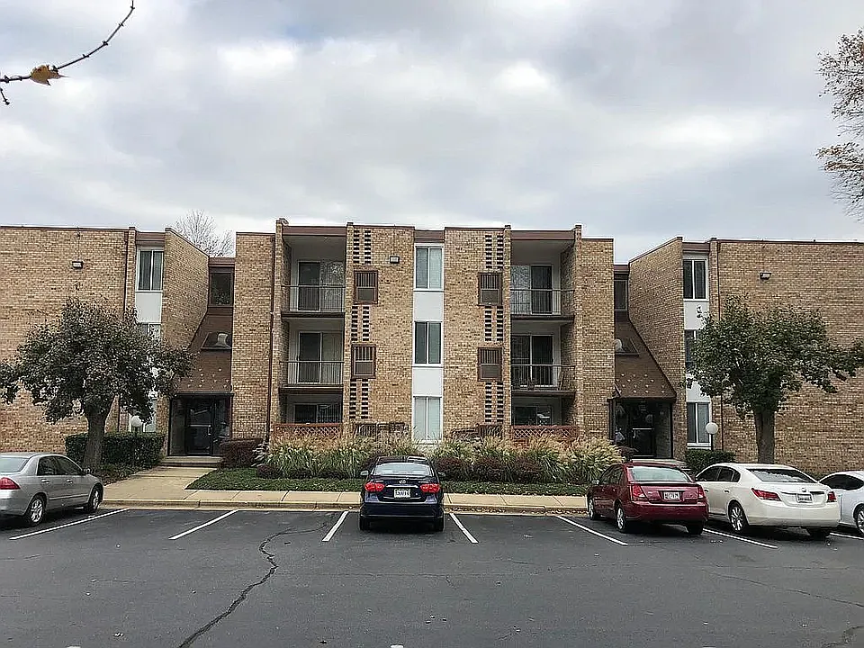 J At Beverly Hills Apartments