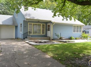 2350 SW Burnett Rd, Topeka, KS 66614