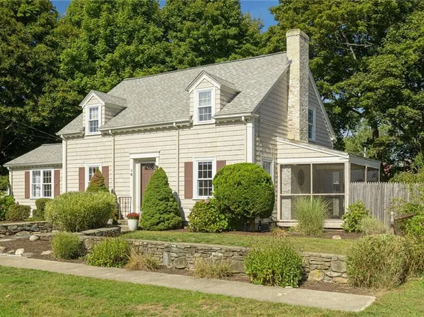 16 Elm Ave, Rumford, RI 02916