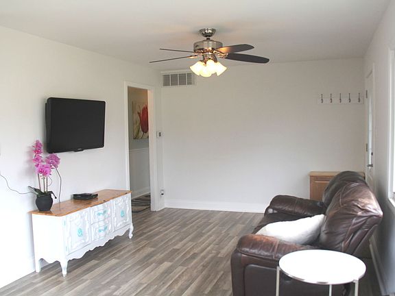 5th image of 26W275 Peterson Ave