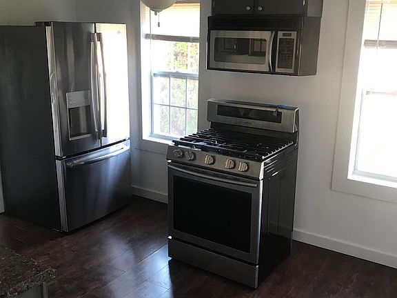 5th image of 544 Bronson St