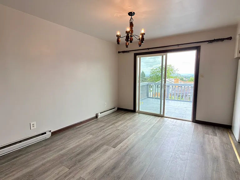 1015 E Hamilton St — Photo 13