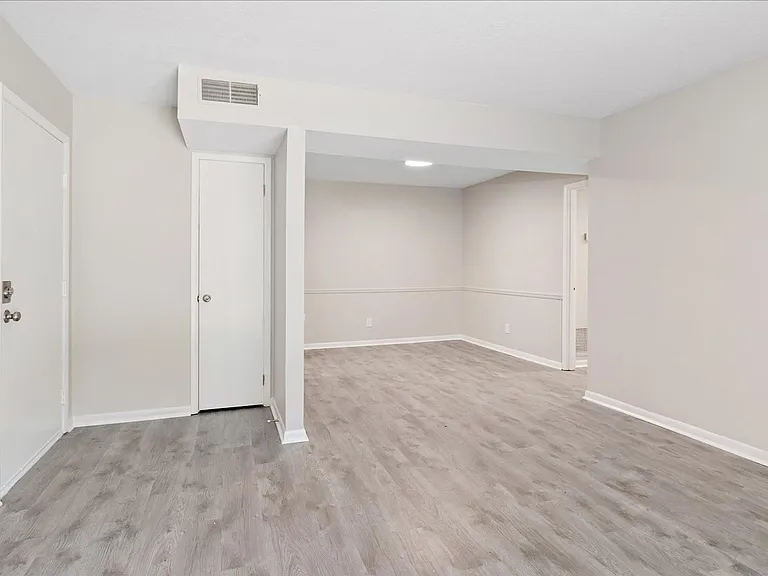 Orleans Apartments — Photo 26
