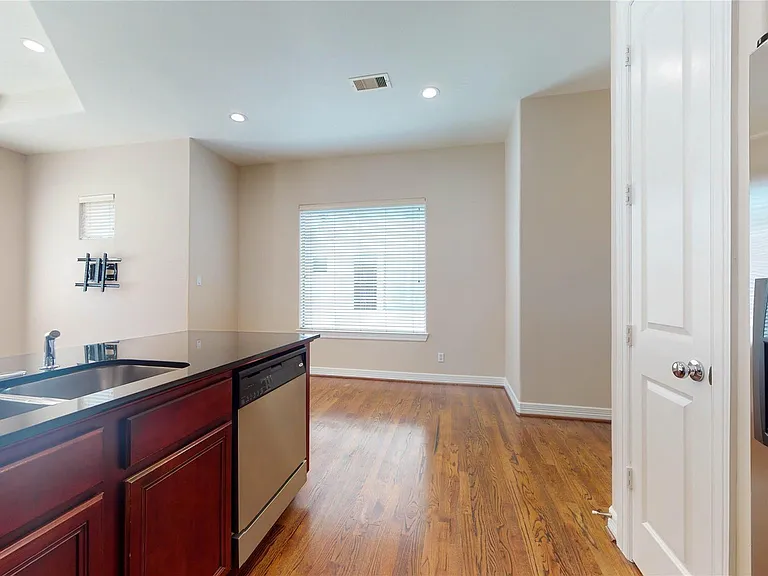 3826 Center St — Photo 30