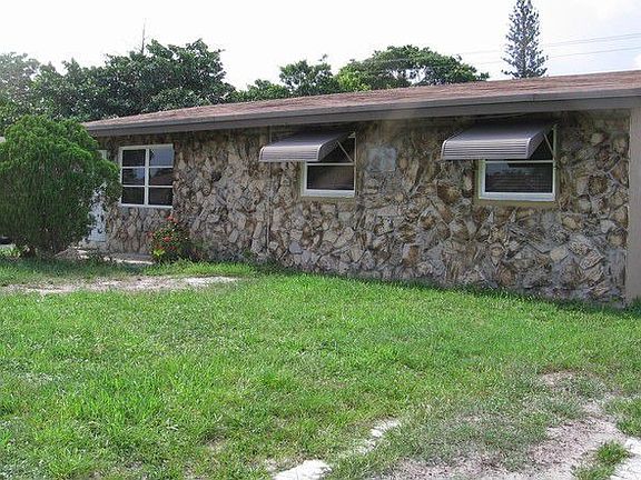 4th image of 3767 SW 16th Ct