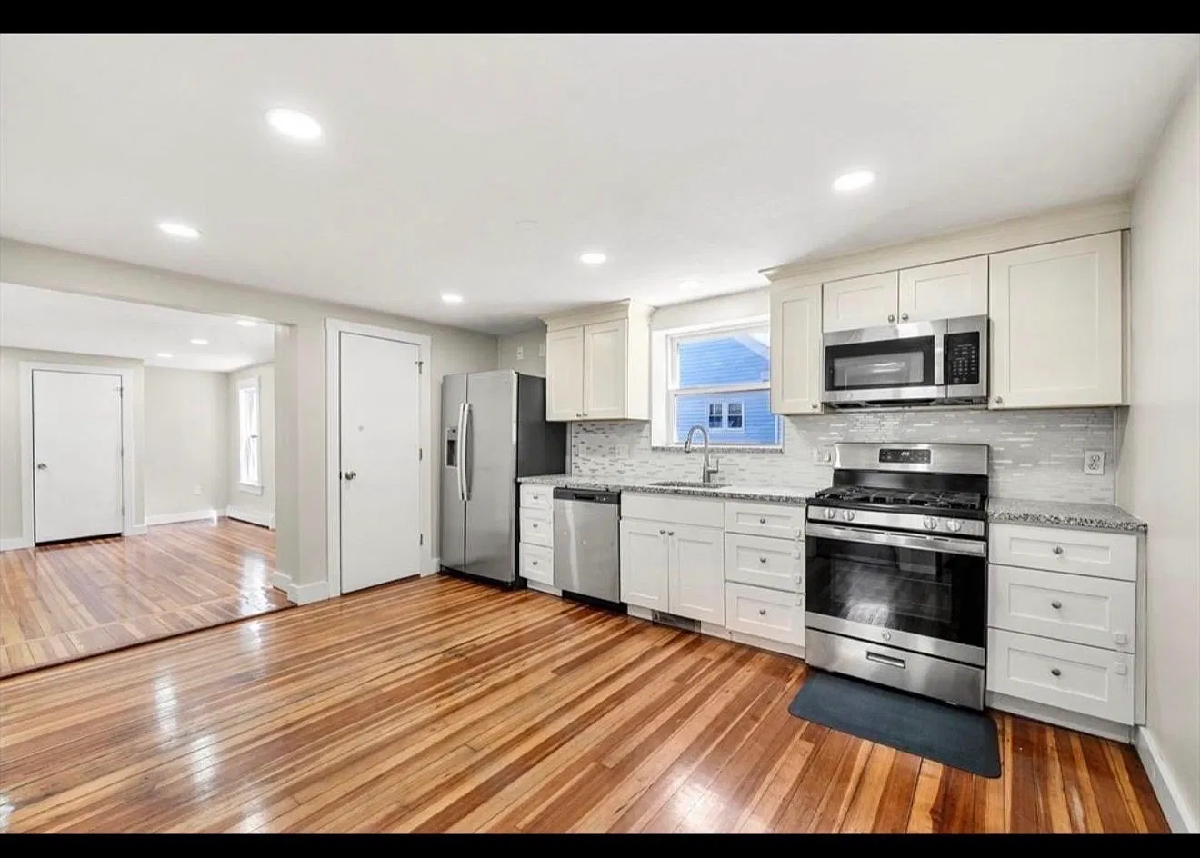 3 bed, 3408 sqft, $2,850 — Photo 1