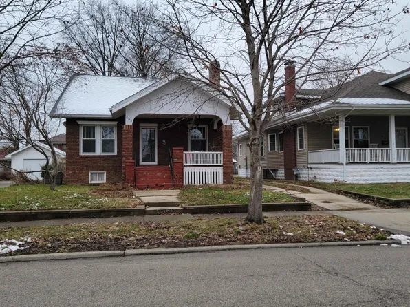 805 W Main Cross St, Taylorville, IL 62568