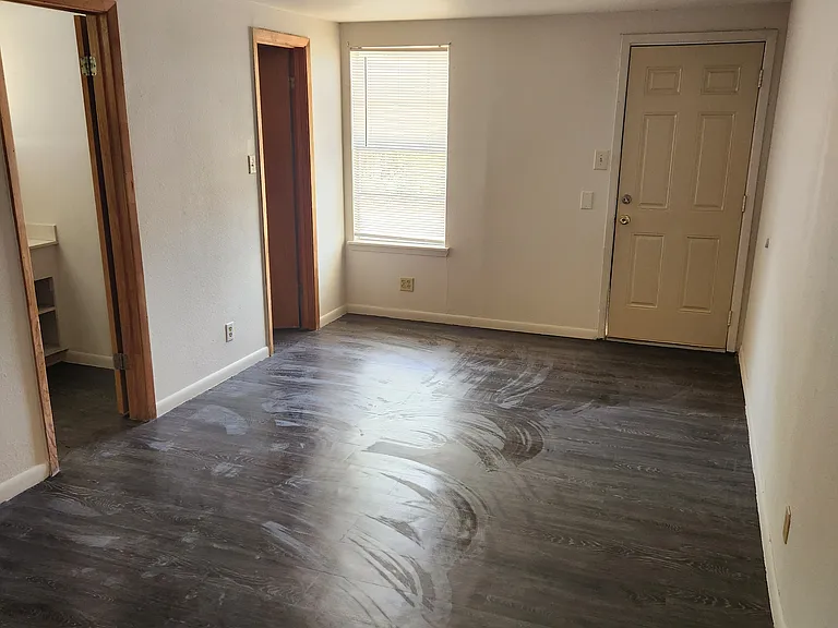 1626 Pinewood Dr — Photo 5