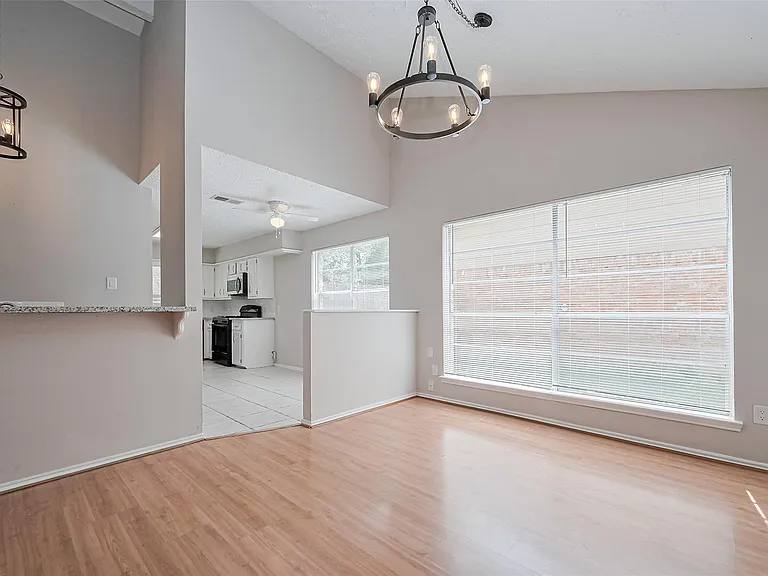 2606 Lexington Woods Dr — Photo 10
