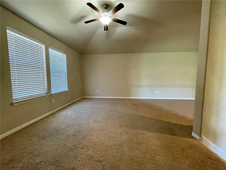 1807 Harvest Bend Ln — Photo 15