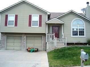 2007 NE Summerfield Ln, Blue Springs, MO 64029