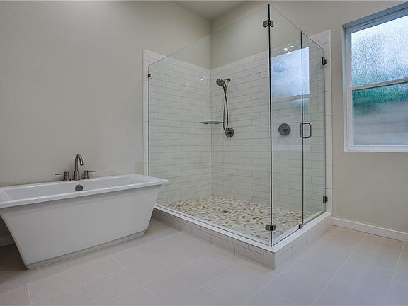 5th image of 1324 Madeline Pl