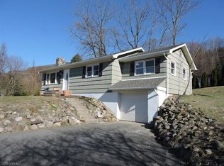 4 Mott Dr, Vernon, NJ 07462