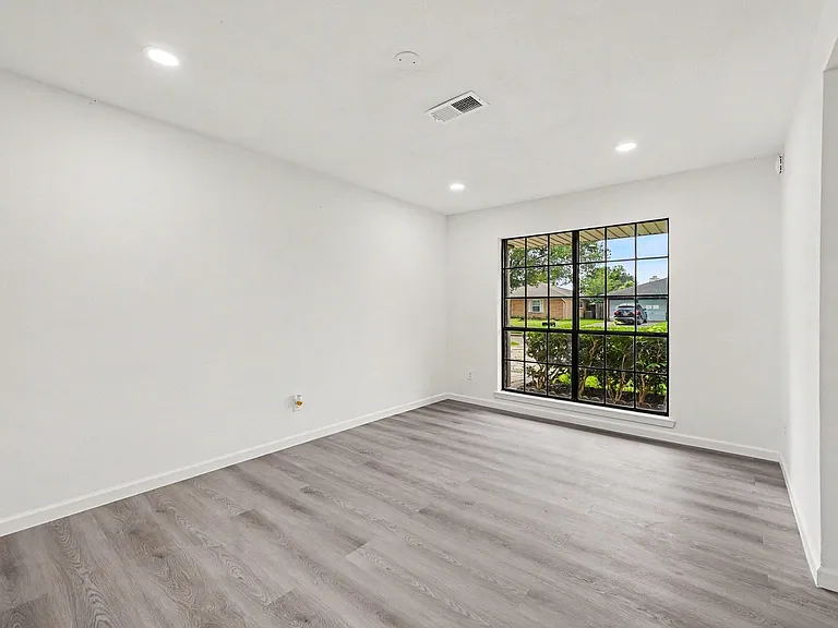 7607 Grape St — Photo 13