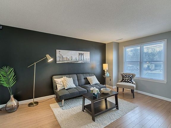 3rd image of 124 Martin St APT 2