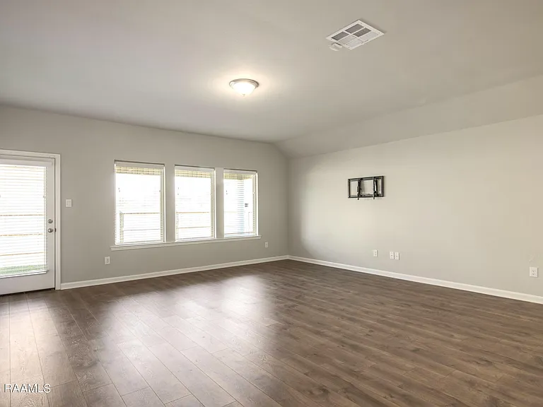 200 S Lakepointe Dr — Photo 14