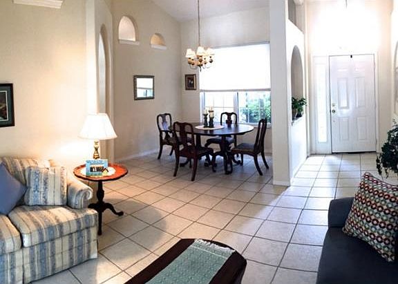 4th image of 2499 Tremont Dr
