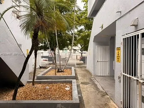2400 NW 22nd Ct #3 — Photo 1