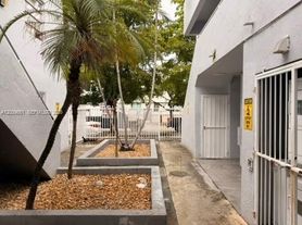 2400 NW 22nd Ct, Miami, FL