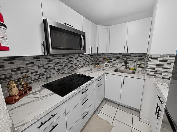 5th image of K Condominio Intersuites APT 5