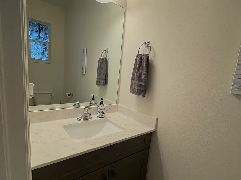 1438 N River Cir — Photo 16