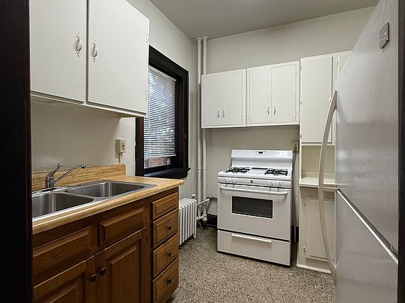 4th image of 320 High St #91b4c7f44