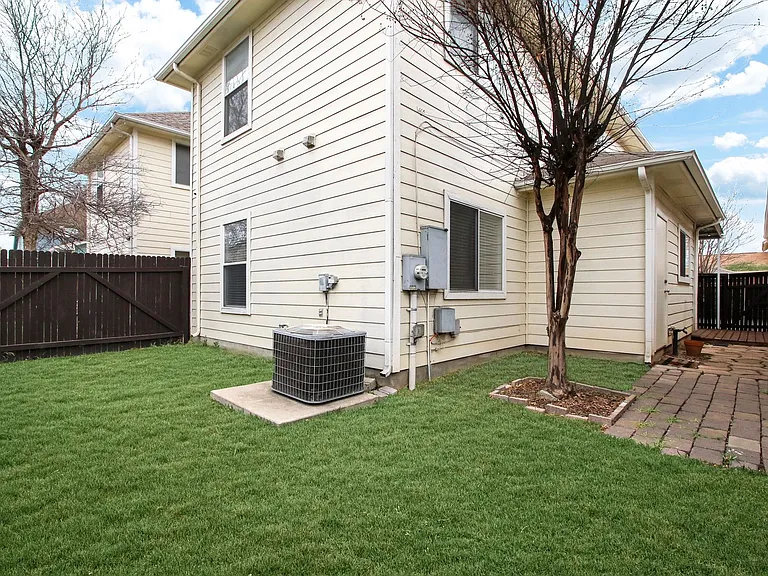 2619 Crown Arbor Dr — Photo 27