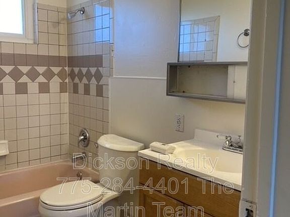 3rd image of 521 C St APT 3