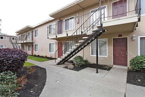 2nd image of 2081 W La Loma Dr APT 95