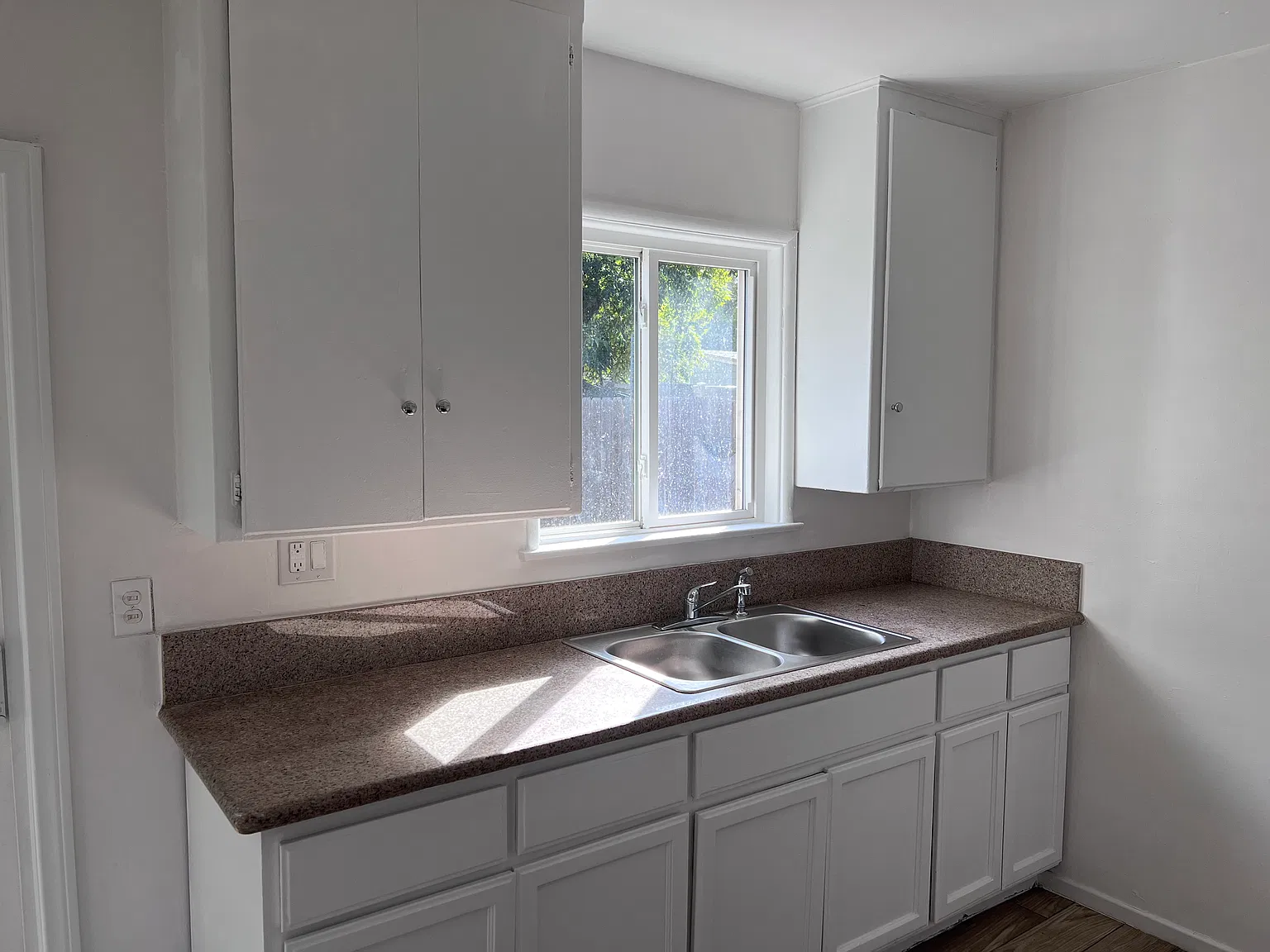 2 bed, 900 sqft, $2,800 — Photo 2
