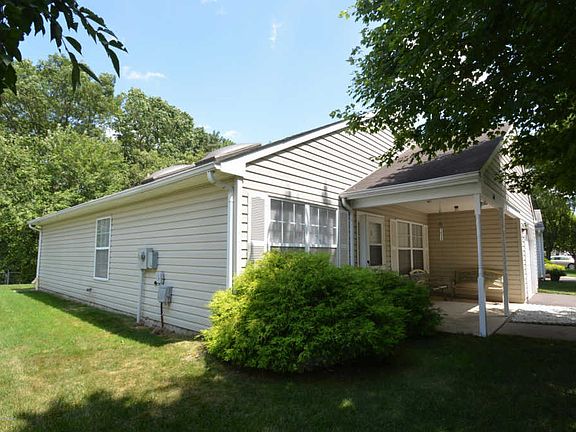 2nd image of 60 Sleepy Hollow Dr