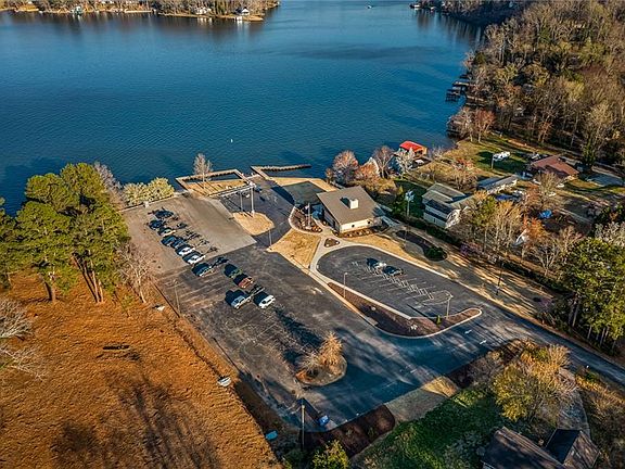 4th image of 328 Hammond Cir