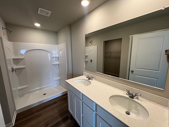 2nd image of 1283 Williamsburg Ln #1