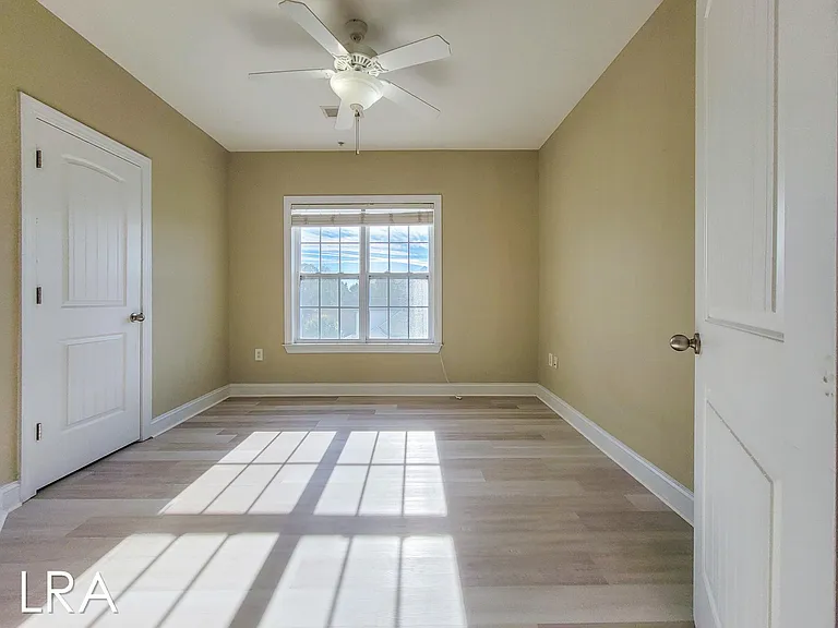 100 Gateway Dr #130 — Photo 24