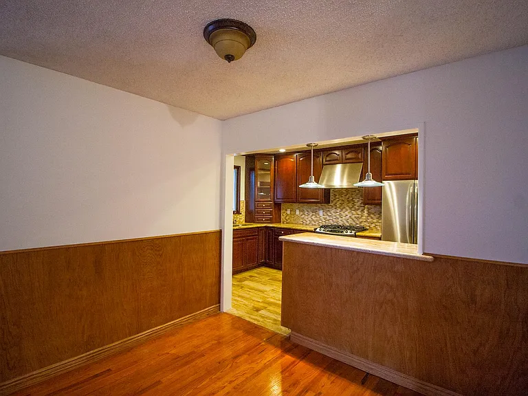 2702 Ladoga Ave — Photo 5