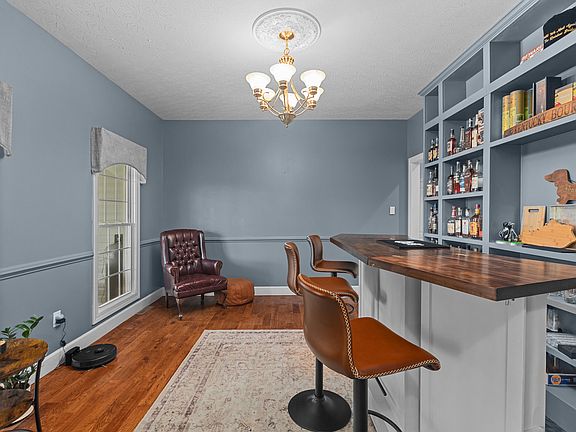 5th image of 2315 Bardstown Rd
