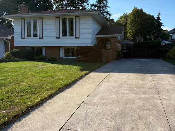 9440 Chestnut Dr, Windsor, ON N8R 1G8