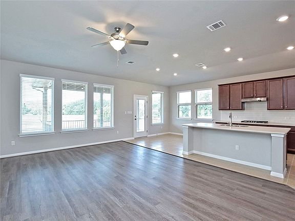 5th image of 413 Gabrielle Anne Dr