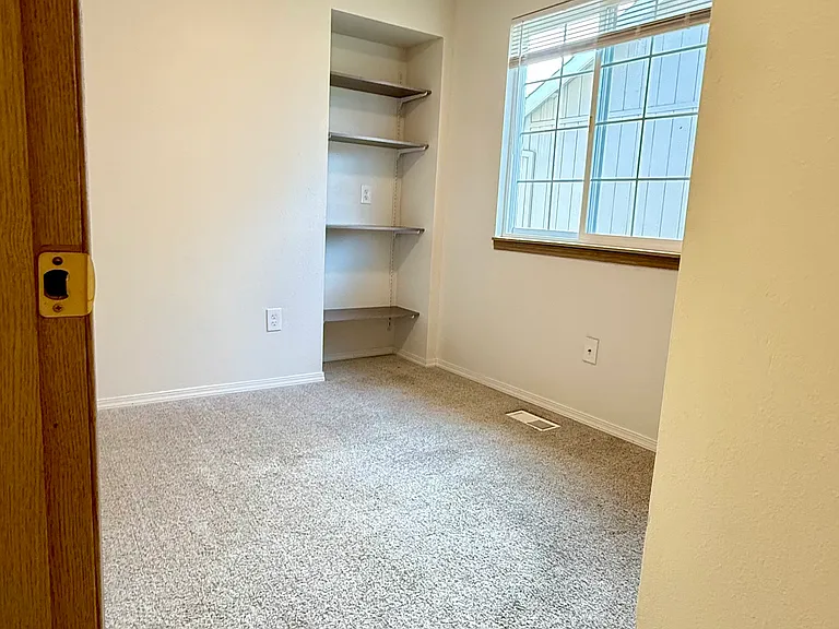 432 Alexander St NE — Photo 8