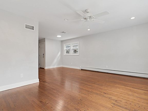 4th image of 22 Fox Pl Floor 1