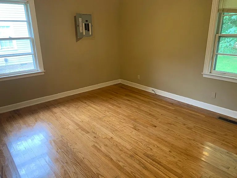 103 Owen Ave — Photo 5