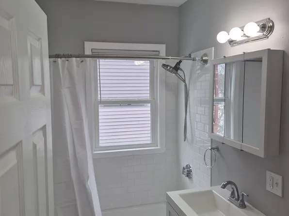 738 River St #3L, Hyde Park, MA 02136