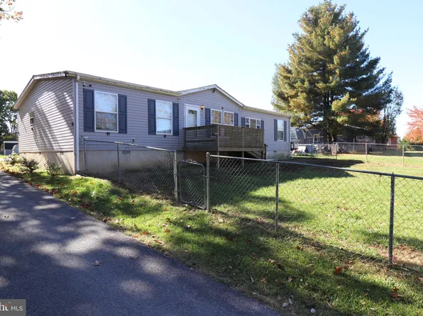 98 Shickle Ln, Inwood, WV 25428